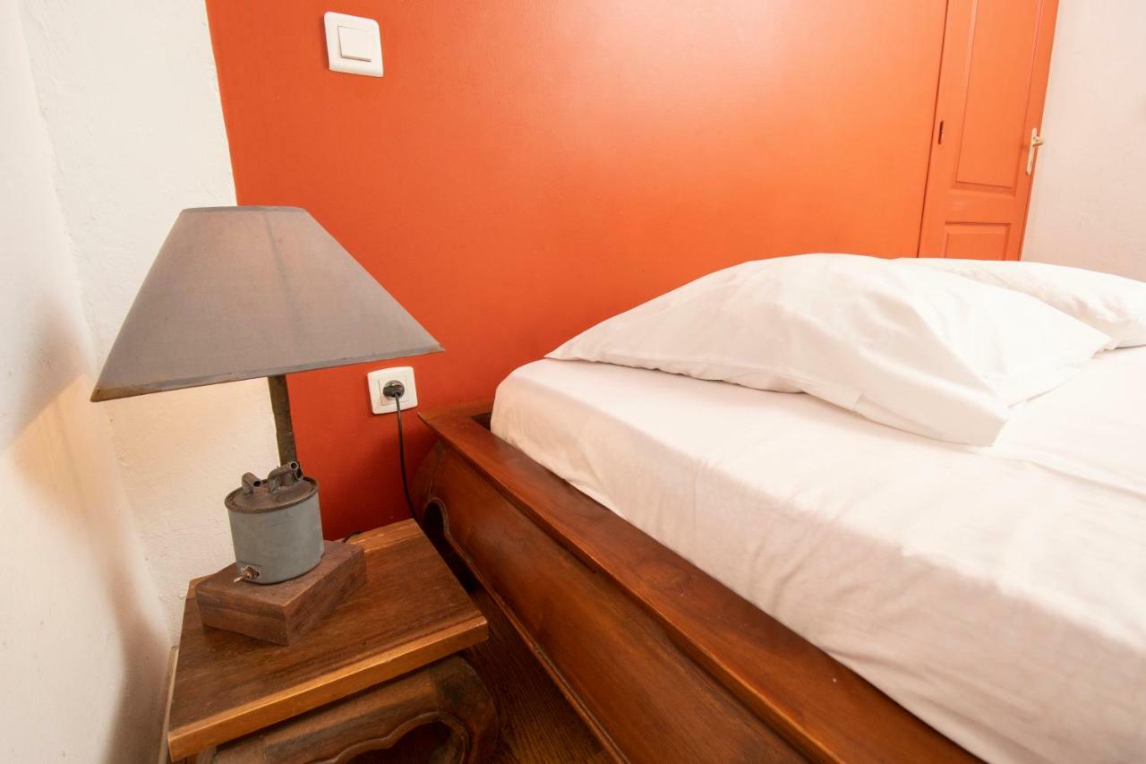 Le Zinzin Hotel Saint Pierre Esterno foto